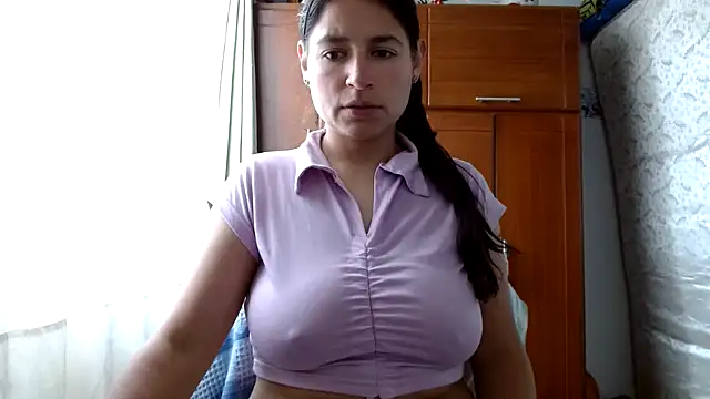 Snapshot of Escarcha-blue chatting on May 13, 2026, 7:10 pm Escarcha-blue online show from May 13, 2026, 7:10 pm