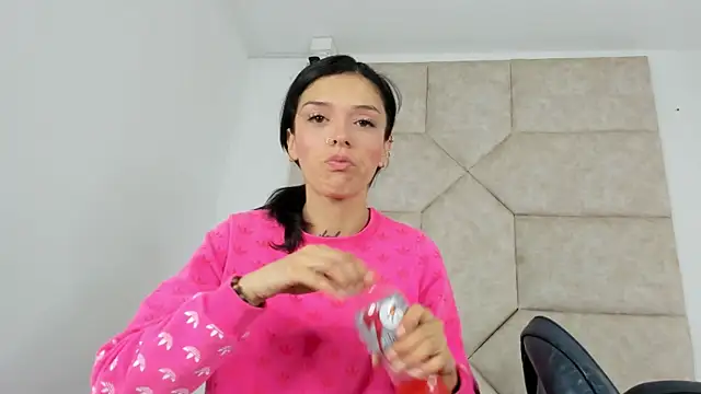 Vaiolett Smith online show from November 6, 2025, 12:53 pm