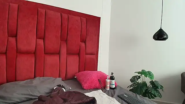 Vaiolett Smith online show from March 12, 2025, 2:01 pm