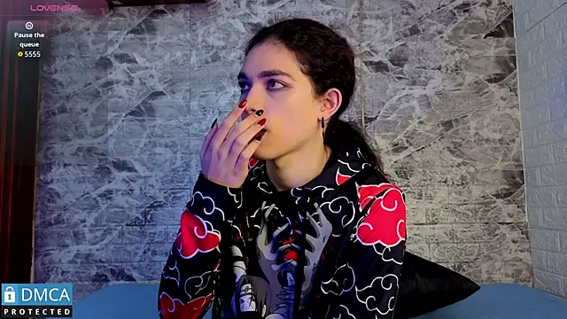 MaeveKuro online show from December 17, 2025, 3:22 am