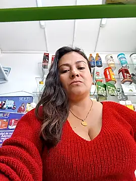 roxanasexy2025 online show from April 15, 2026, 7:58 pm