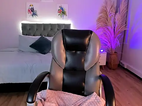 Emily Warren  online show from September 12, 2025, 8:30 pm