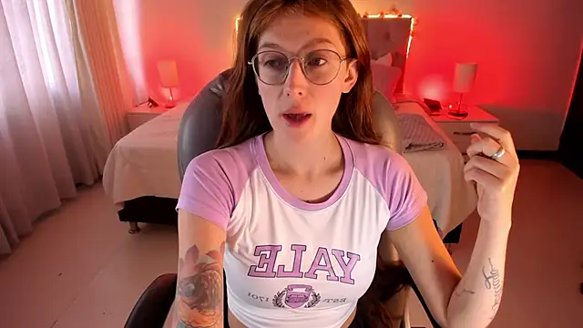 Emily Warren  online show from October 1, 2025, 8:24 pm