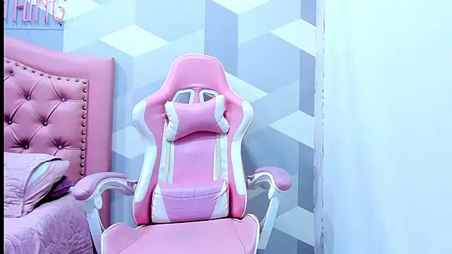 Snapshot of Gianna_Watson chatting on March 4, 2025, 1:17 pm Gianna Watson online show from March 4, 2025, 1:17 pm