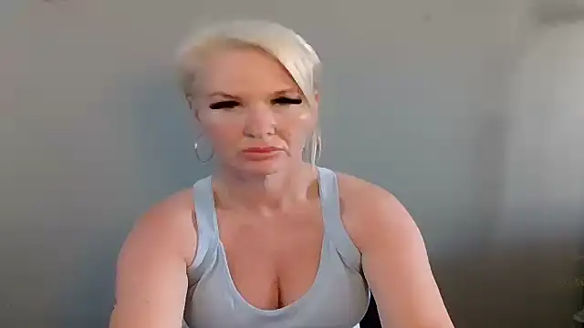 Snapshot of Blonde-Grace chatting on July 13, 2026, 2:05 pm Blonde-Grace online show from July 13, 2026, 2:05 pm