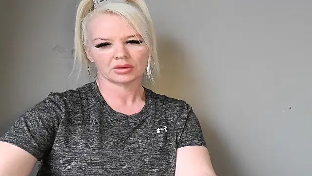 Snapshot of Blonde-Grace chatting on July 24, 2026, 1:51 pm Blonde-Grace online show from July 24, 2026, 1:51 pm