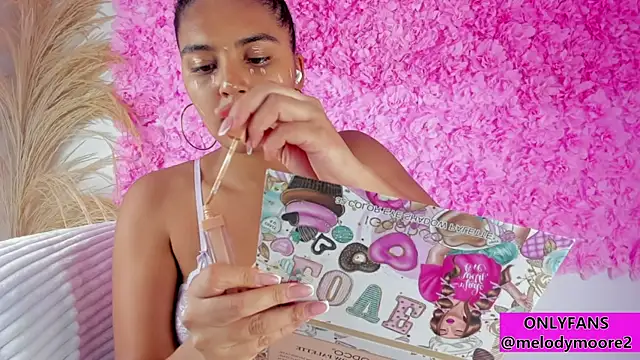 Melodymoore  online show from November 24, 2025, 2:33 am