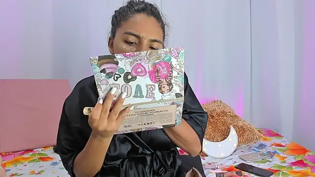 Melodymoore  online show from April 12, 2026, 11:19 pm