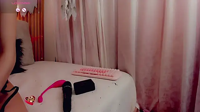 Snapshot of ValeriCardenas chatting on October 18, 2025, 1:18 am ValeriCardenas online show from October 18, 2025, 1:18 am