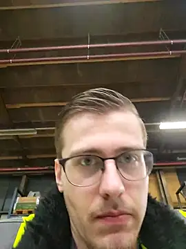 Snapshot of luckyluuk25 chatting on February 25, 2025, 1:21 pm luckyluuk25 online show from February 25, 2025, 1:21 pm