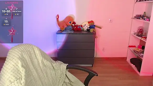 Strawberry juli online show from April 8, 2026, 10:50 am