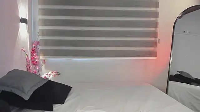 Snapshot of sweet_obsession__ chatting on October 16, 2025, 7:55 pm sweet obsession online show from October 16, 2025, 7:55 pm