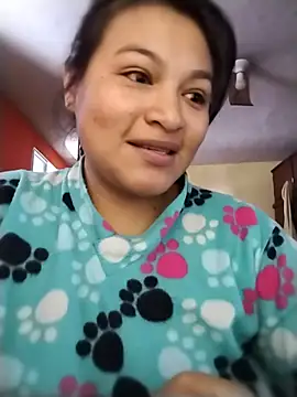 Snapshot of Shaniklux chatting on June 12, 2026, 5:32 pm Shaniklux online show from June 12, 2026, 5:32 pm