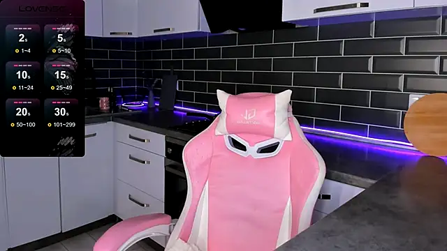 Snapshot of EmmaVictori1 chatting on October 13, 2025, 6:59 am EmmaVictori1 online show from October 13, 2025, 6:59 am