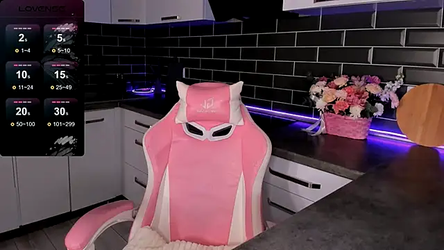 Snapshot of EmmaVictori1 chatting on November 18, 2025, 7:11 am EmmaVictori1 online show from November 18, 2025, 7:11 am