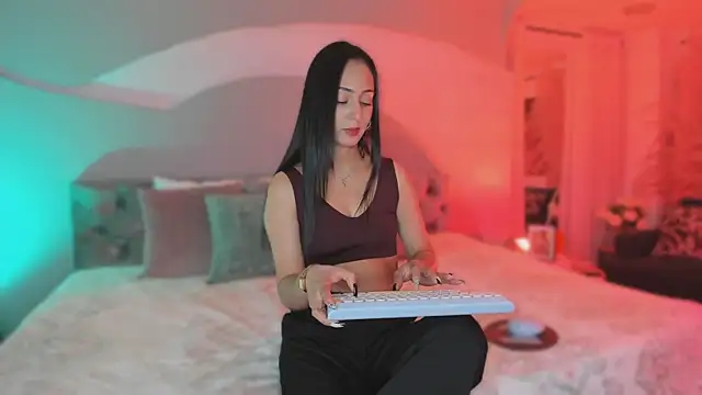 Elizabeth clark  online show from October 25, 2025, 7:58 pm