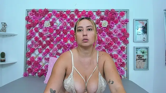 emmyrouse  online show from June 16, 2026, 7:25 pm