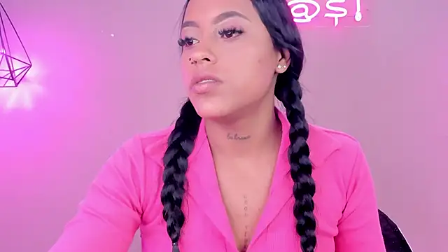 alahia betancurx online show from March 18, 2025, 4:06 pm