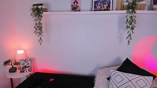 purplemoonn  online show from September 13, 2025, 11:10 am