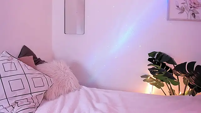 purplemoonn  online show from February 28, 2025, 2:42 pm