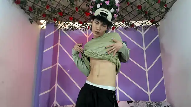 Maxxi hot23 online show from September 13, 2025, 7:25 pm