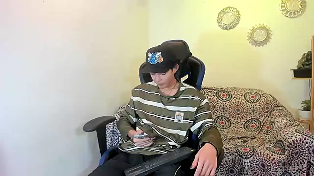 Maxxi hot23 online show from September 11, 2025, 7:58 pm