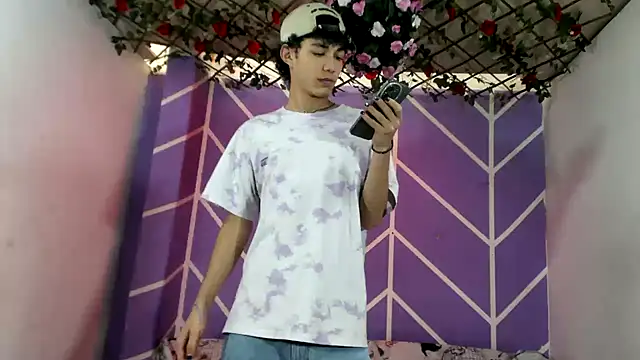 Maxxi hot23 online show from September 21, 2025, 7:19 pm