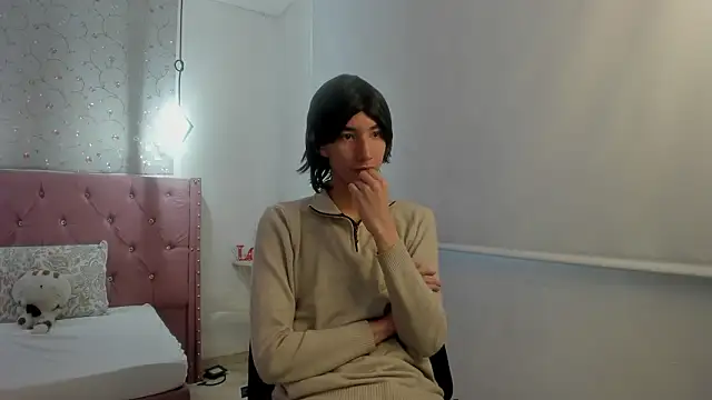 loverisu-coral online show from February 18, 2026, 9:11 pm