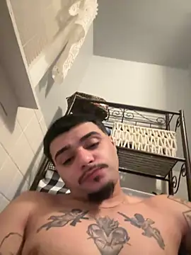 papiVilla23 online show from October 19, 2025, 4:04 am