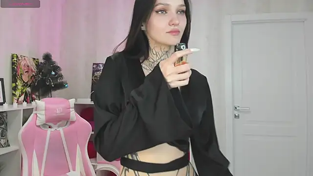 Snapshot of Selena_Sharp chatting on March 8, 2025, 4:01 am Selena Sharp online show from March 8, 2025, 4:01 am