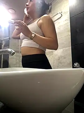 Mila LS online show from October 4, 2025, 1:01 pm