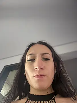 Mila LS online show from December 19, 2025, 1:02 pm