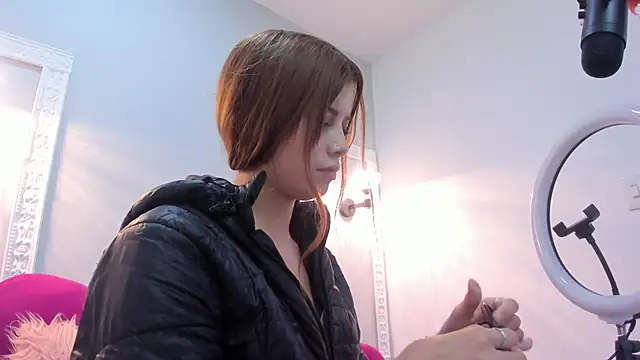 Bonniie 22 online show from October 20, 2025, 1:22 pm