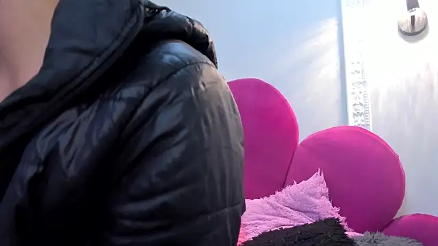 Bonniie 22 online show from September 19, 2025, 1:26 pm