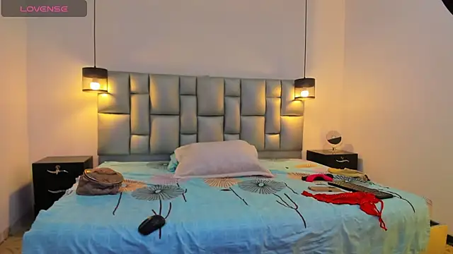 LunaaSweett online show from December 15, 2025, 7:41 pm