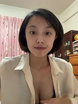 ladypaggy online show from April 8, 2026, 3:24 pm