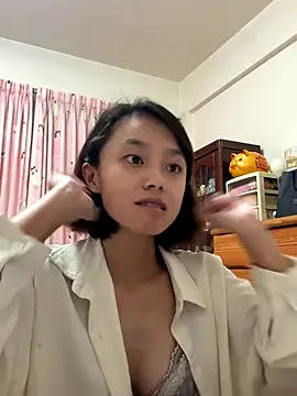 ladypaggy online show from December 16, 2025, 4:33 pm