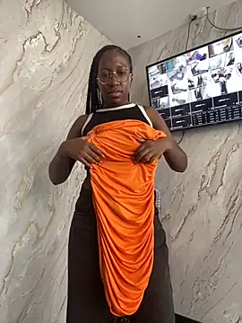 Qeen blackk online show from October 4, 2025, 8:10 pm