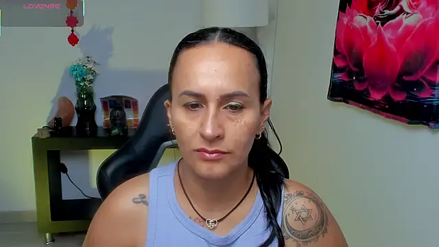 Sara Charmy online show from June 1, 2026, 5:01 pm