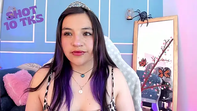 Snapshot of TaraTaylorr chatting on May 6, 2026, 3:32 am TaraTaylorr online show from May 6, 2026, 3:32 am