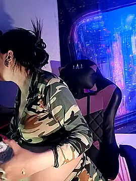 MiaStarts online show from December 18, 2025, 10:19 am