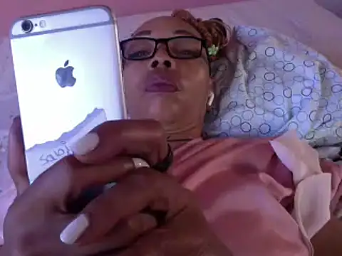 Snapshot of Ladyzee25 chatting on May 3, 2026, 7:17 pm Ladyzee25 online show from May 3, 2026, 7:17 pm