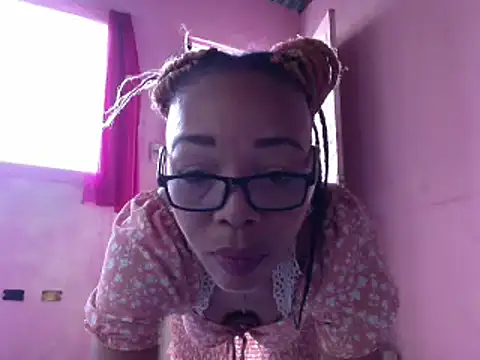 Snapshot of Ladyzee25 chatting on May 10, 2026, 4:31 pm Ladyzee25 online show from May 10, 2026, 4:31 pm