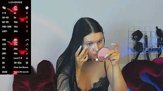 Miss Vic online show from November 21, 2025, 5:12 pm