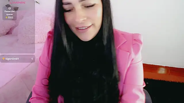 luna lgomez  online show from March 5, 2025, 3:29 pm