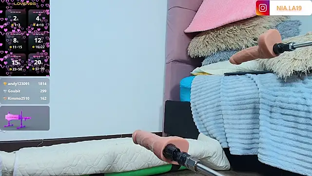 HotAlana  online show from March 11, 2025, 5:57 am