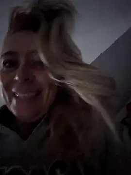 Sara Valkyri online show from November 12, 2025, 8:56 pm