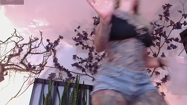 Sara Valkyri online show from September 24, 2025, 9:21 pm