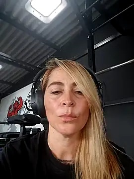 Sara Valkyri online show from March 13, 2025, 10:32 pm