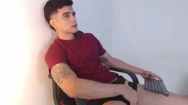 adam levis17 online show from October 26, 2025, 6:47 am